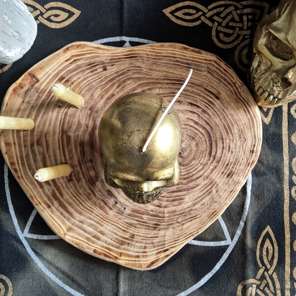 Handmade Black Skull Candle With Added Gold Dust - Picture 4 of 4